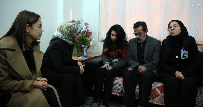 Sare Davutoğlu’dan Özgecan’ın ailesine ziyaret