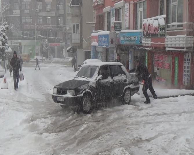 Bursa’da Kar Hayatı Felç Etti