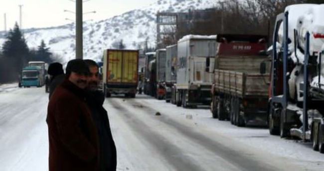 Eskişehir-Kütahya karayolu trafiğe kapandı