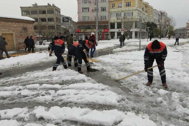 Gebze’de Kar Küreme Çalışmaları Devam Ediyor