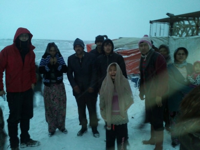 Çadırda Yaşayan 5 Aileye Sıcak El Uzandı