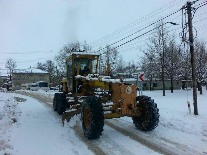 Silifke Belediyesi Karla Mücadeleyi Sürdürüyor