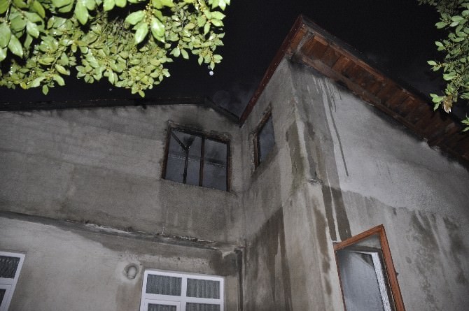 Zonguldak’ta Çıkan Yangın Bir Aileyi Evsiz Bıraktı