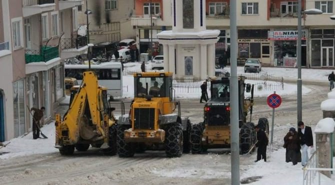 Akdağmadeni Belediyesi Kar Temizleme Çalışması Başlattı
