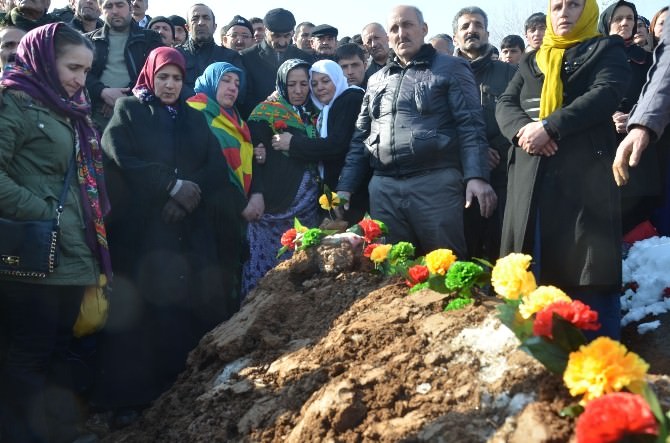 Kobani’de Hayatını Kaybeden YPG’li Yüksekova’da Toprağa Verildi