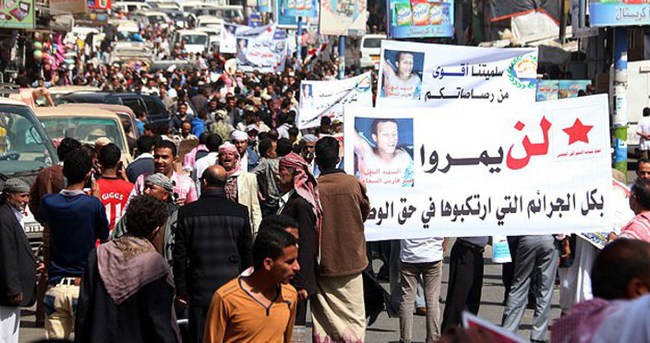 Husilere Yemen’de protesto