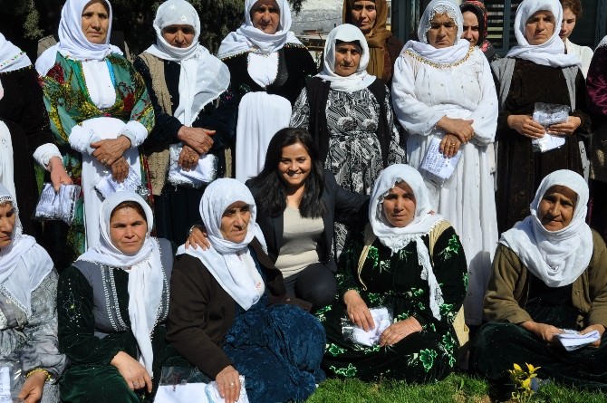 Silopi Belediyesi Eşbaşkanı Esmer Kadınları Unutmadı