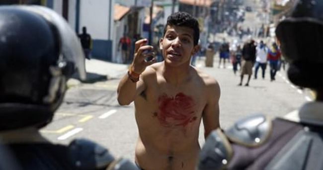 Venezuela’daki gösterilerde 14 yaşında genç öldü