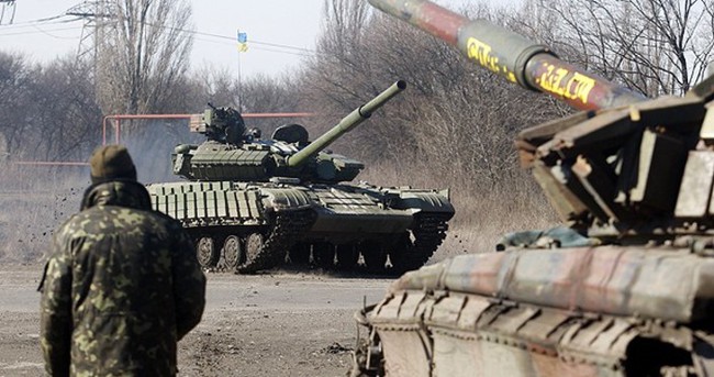 Ukrayna ordusu ağır silahlarını geri çekmeye başladı