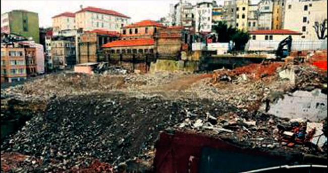 Taksim İlkyardım Hastanesi yıkıldı