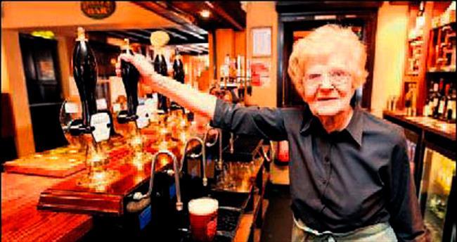 74 yıllık barmaid 100 yaşında öldü