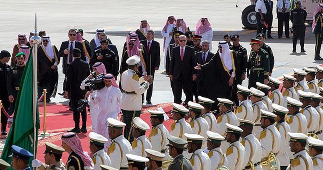 Erdoğan Riyad’da askeri törenle karşılandı