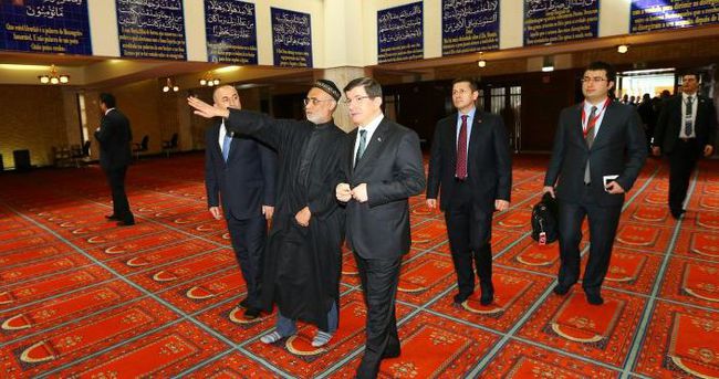 Başbakan Davutoğlu, Lizbon Merkez Camisi’ni ziyaret etti