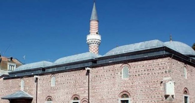 Bulgaristan’da camiye ırkçı saldırı