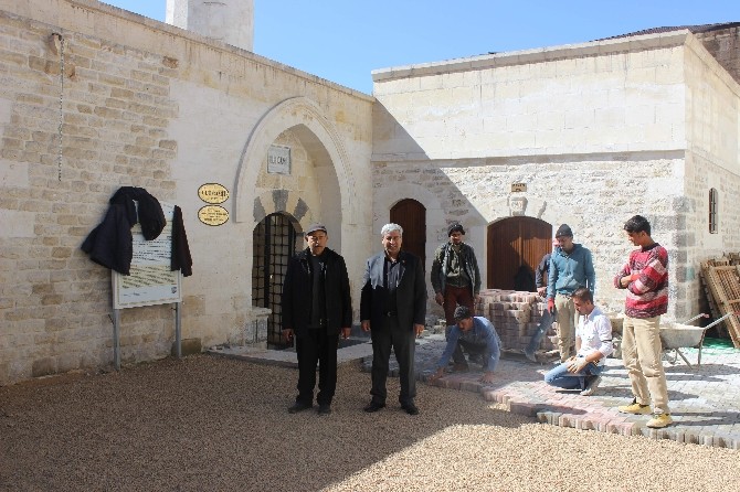 Ulu Cami Civarına Kilit Taşı Düşeniyor