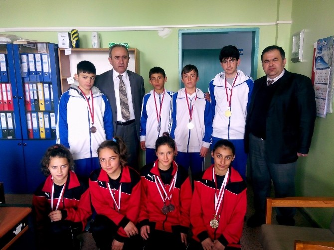 Yıldızeli Atatürk Ortaokulu Öğrencileri Atletizm Yarışları’nda Sivas’ı Temsil Edecek