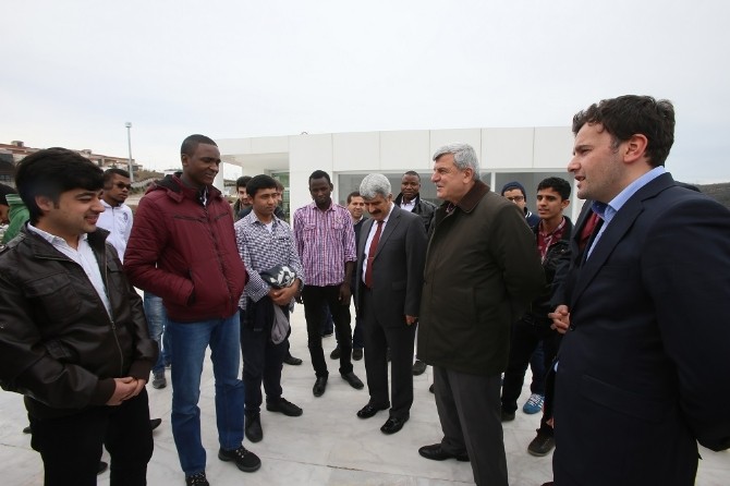Başkan Karaosmanoğlu Yabancı Öğrencilerle Buluştu