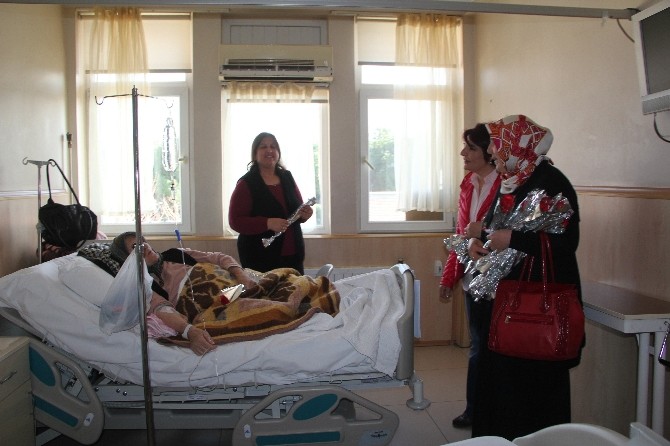 AK Partili Kadınlardan Hasta Annelere 8 Mart Ziyareti