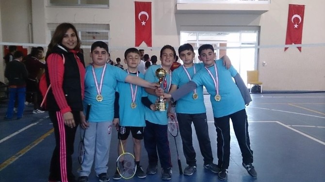 Badmintonda Şampiyon Gençlik Hizmetleri Spor Kulübü Oldu