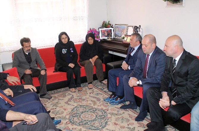 Trabzonspor Yönetiminden Özgecan Aslan’ın Ailesine Taziye Ziyareti
