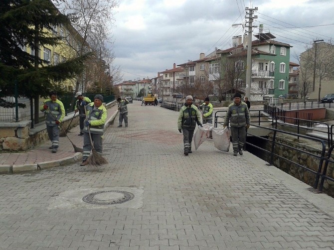 Afyonkarahisar Belediyesi Kentte Bahar Temizliğine Başladı