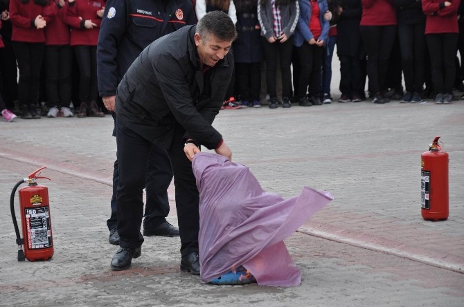 Sivas’ta Okulda Yangın Tatbikatı Yapıldı