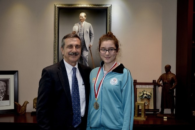 Türkiye Seçmeleri Öncesi Başarılı Sporcudan Başkan Ataç’a Teşekkür Ziyareti