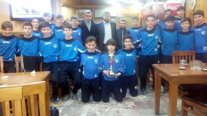 Anadolu Aile Termikspor 3. Kupasını Aldı