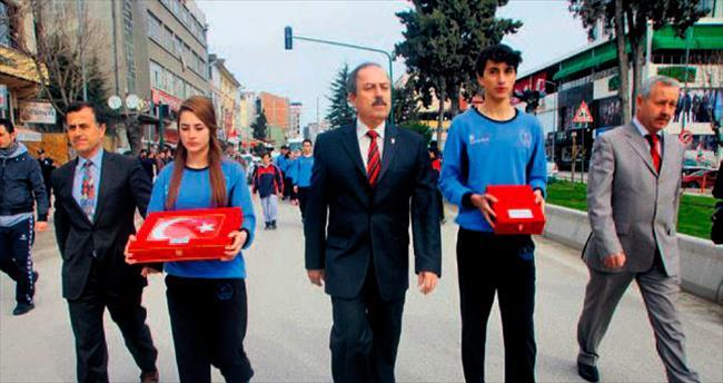 Genç atletler bayrağı Ankara’ya getiriyor