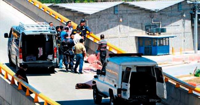 Honduras’ta üç mankene otoyolda infaz