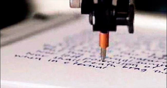 Bu robot herkesin el yazısını taklit ediyor