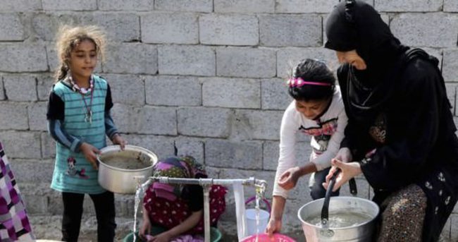 Türkmen kadınlar cephede yemek dağıttı
