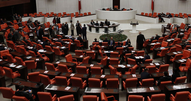 AK Parti’den seçilme yaşı için yasa teklifi