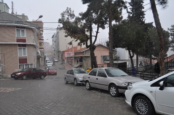 Demirci’de Kar Yağışı Başladı