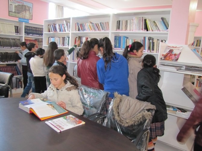 Öğrencilerin Kütüphane Ziyareti
