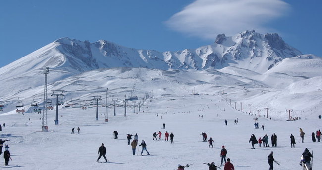 Erciyes’te kayak sezonu uzadı