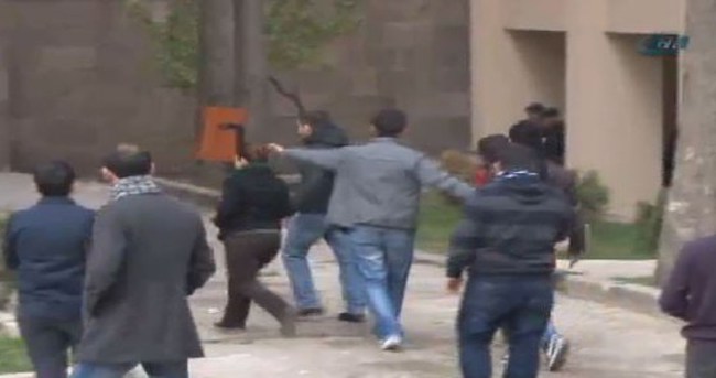 Ankara Üniversitesi’nde taşlı-sopalı kavga