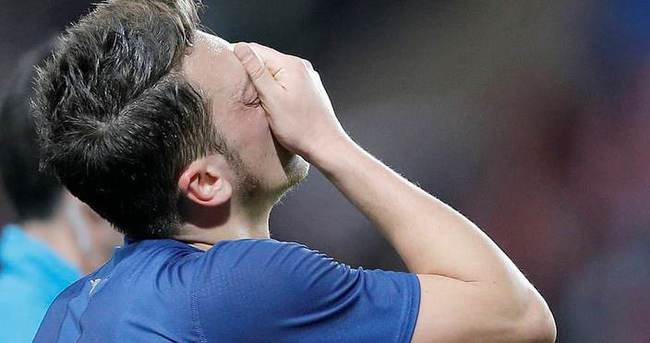 Gece kulübüne giden Mesut Özil kızdırdı