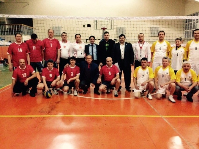Afyonkarahisar Öğretmenevi’nde Voleybol Turnuvası Başladı