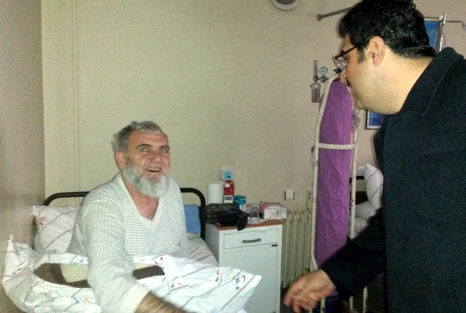 Başkan Ekeş Hastanede Yatan Hastaları Ziyaret Etti
