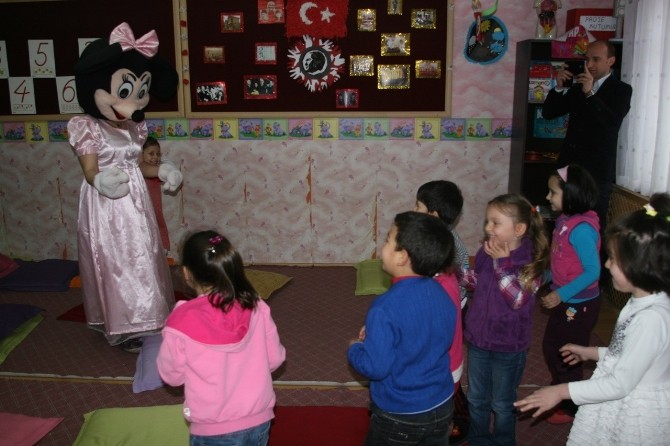 Forum Trabzon ‘1 Kitap 1 Oyuncak’ İle Çocukların Yüzünü Güldürdü