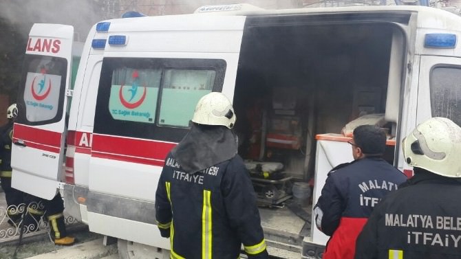 Malatya’da Ambulansta Korkutan Yangın