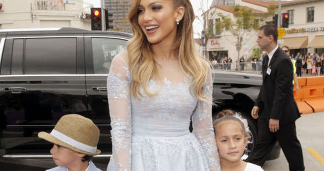 Jennifer Lopez ikizlerini de kendine benzetti