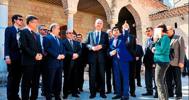 AB Bakanı Bozkır tarihi mekanları gezdi