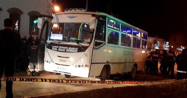 Halk otobüsü üniversiteli kızlara çarptı