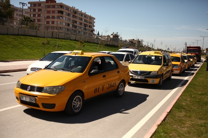Adana’da Taksicilerden Eylem