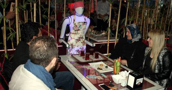 Konya’daki bu kafede robot garsonlar servis yapıyor