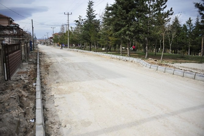 Karaman’da Yol Ve Kaldırım Çalışmaları Beyazkent’te Sürüyor