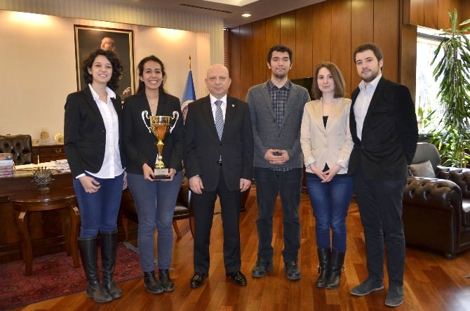 ABD’deki Duruşma Yarışmasında Türkiye’yi AÜ Hukuk Öğrencileri Temsil Edecek