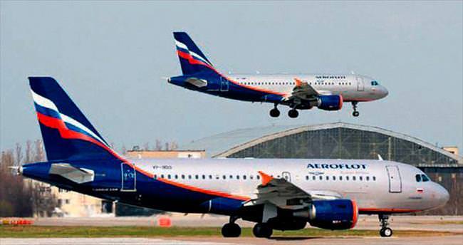 Rusya’da 2 uçağın kanatları çarpıştı